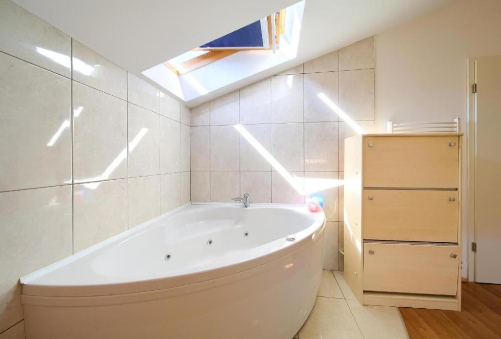 Luxury Apartments Vanessa, Njivice Εξωτερικό φωτογραφία